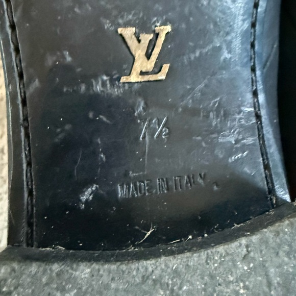Louis Vuitton black leather loafers dress shoes logo plate slip on 7.5